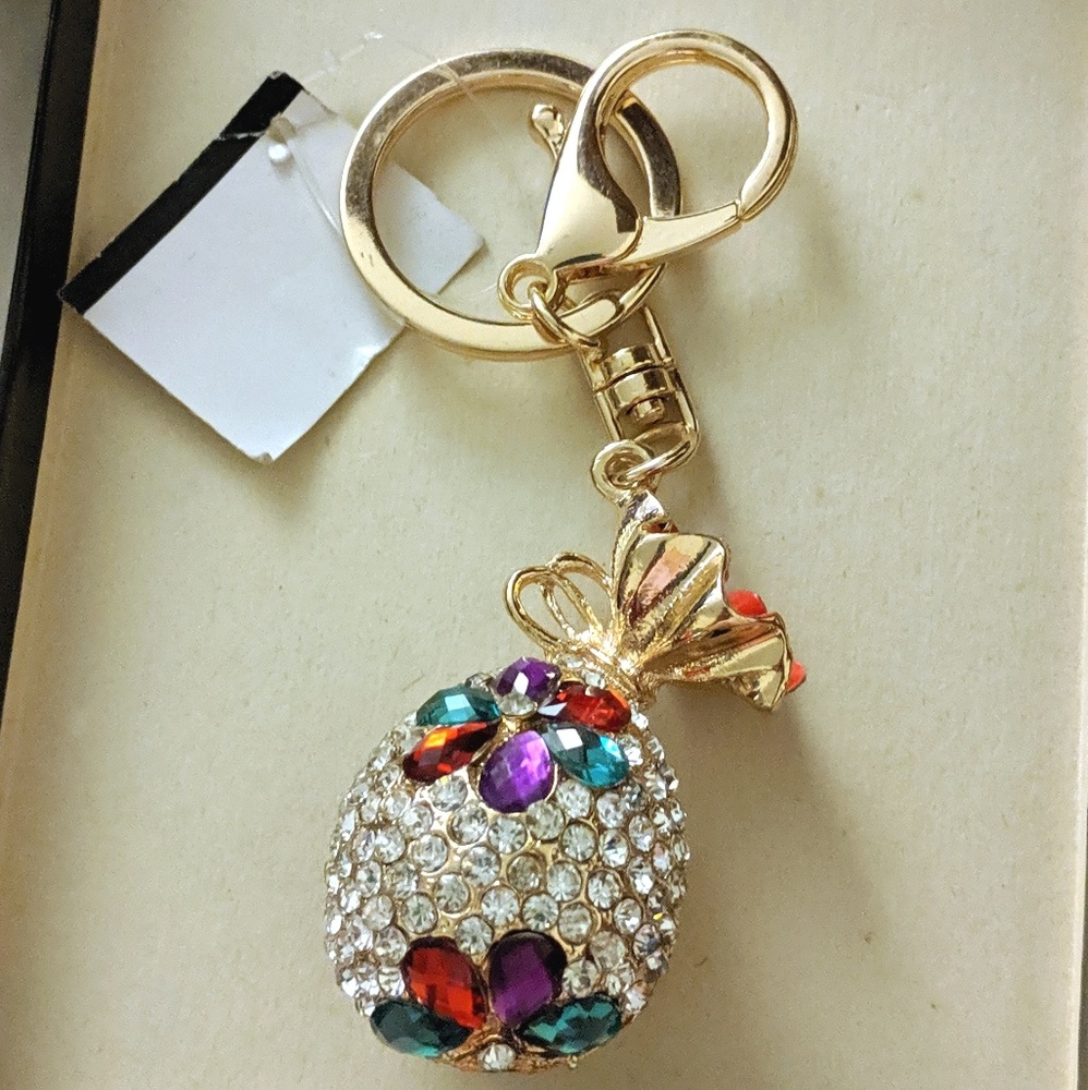❤️SALE❣️NWT Gold Tone Rhinestone Pineapple Keyring - Picture 7 of 7